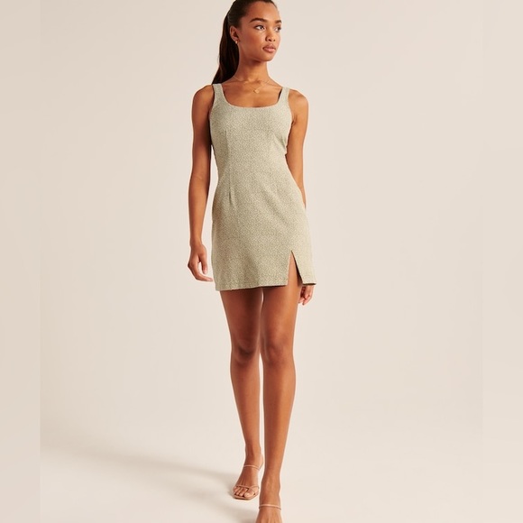 Abercrombie & Fitch Dresses & Skirts - Abercrombie 90s Slip Dress Green Floral Size Medium